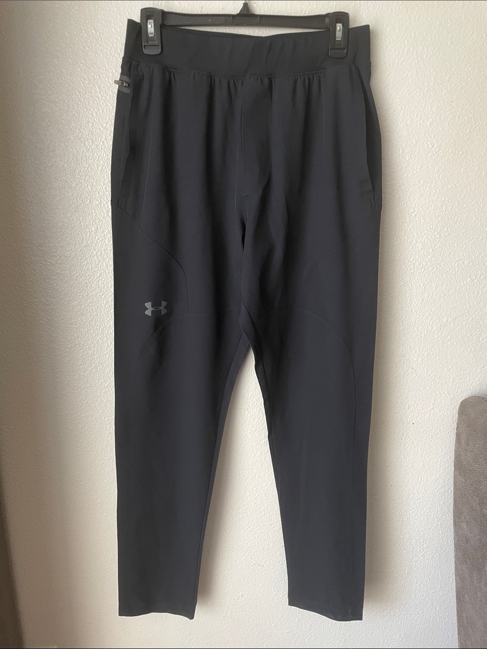 Under Amour men’s fitted jogger pants